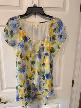 Lightweight Floral Scoop Neck Blouse in Yellow & Blue
